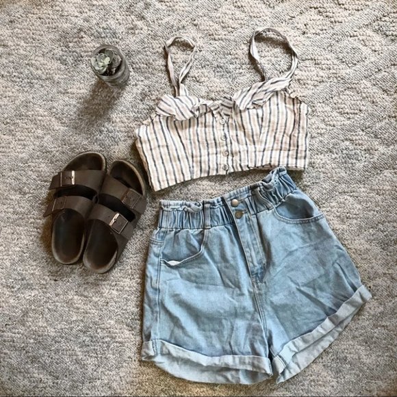 Forever 21 Tops - Forever 21 Striped Button Down Crop Top!